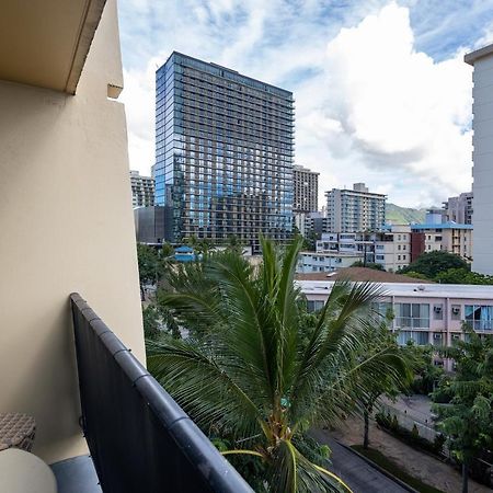 Gorgeous One Bedroom Bamboo Blocks From The Beach Honolulu Dış mekan fotoğraf