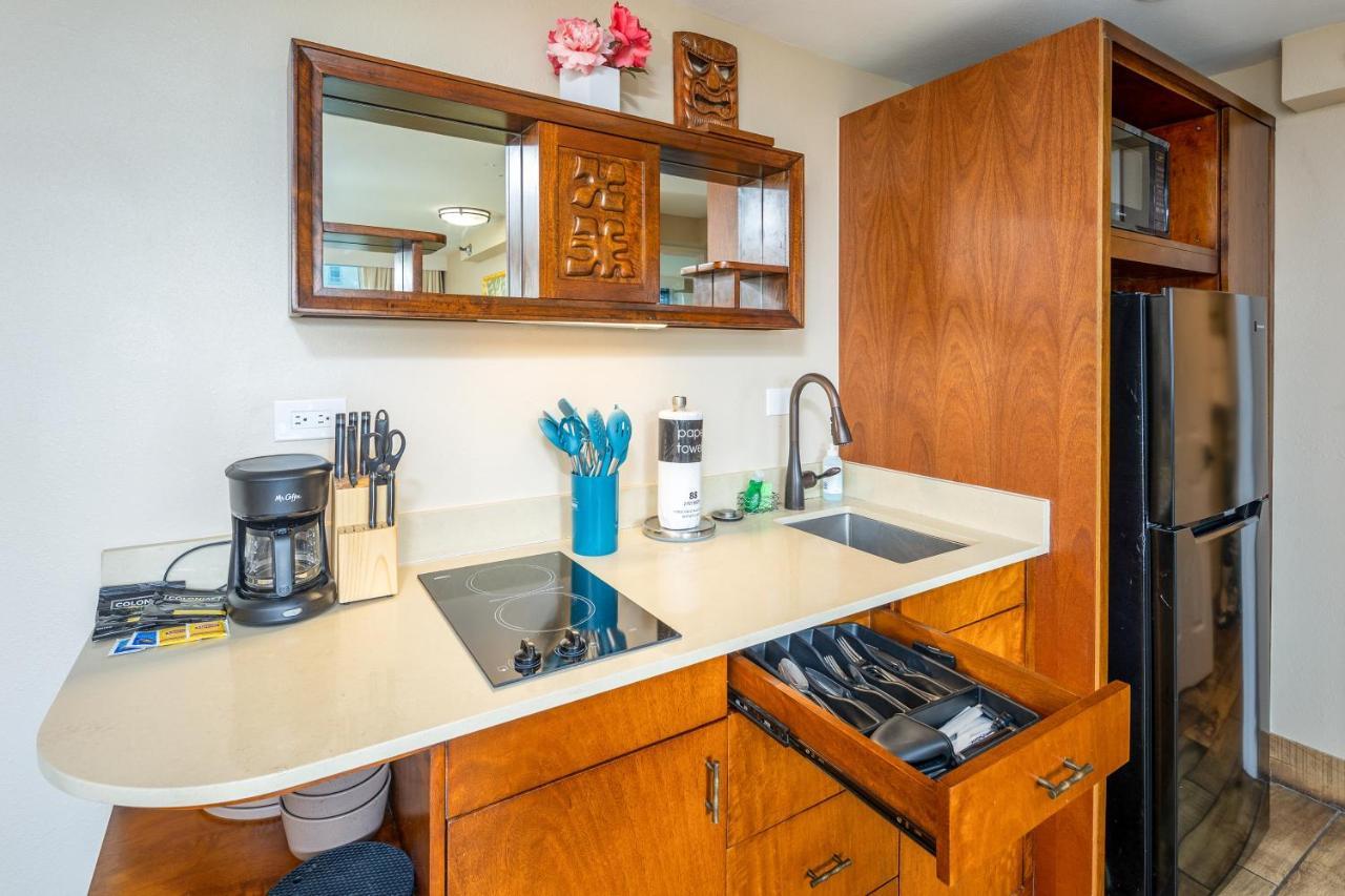 Gorgeous One Bedroom Bamboo Blocks From The Beach Honolulu Dış mekan fotoğraf