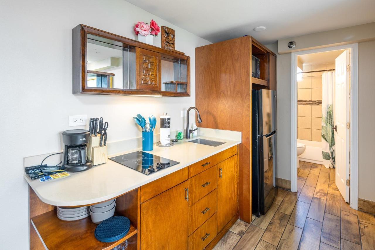 Gorgeous One Bedroom Bamboo Blocks From The Beach Honolulu Dış mekan fotoğraf