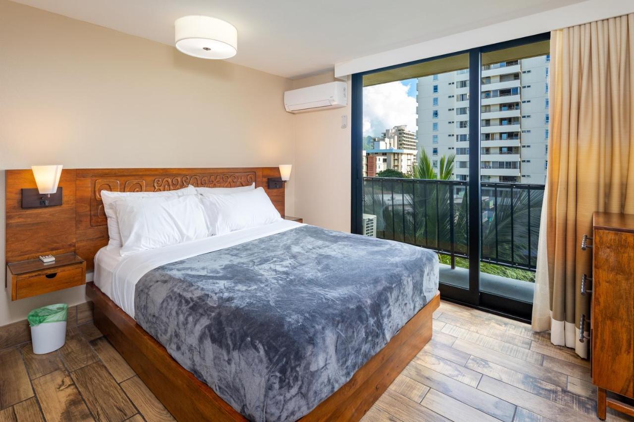 Gorgeous One Bedroom Bamboo Blocks From The Beach Honolulu Dış mekan fotoğraf