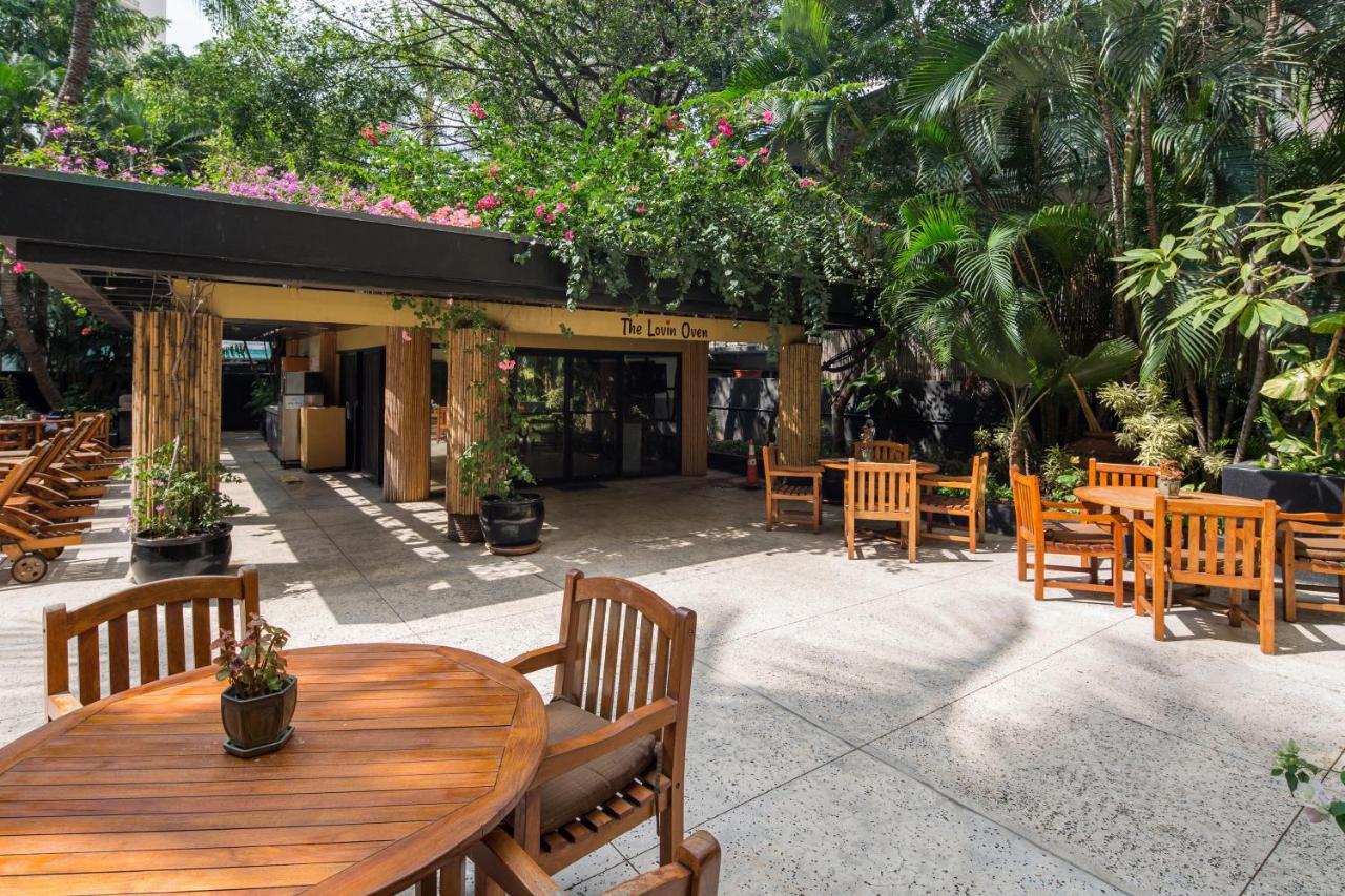 Gorgeous One Bedroom Bamboo Blocks From The Beach Honolulu Dış mekan fotoğraf