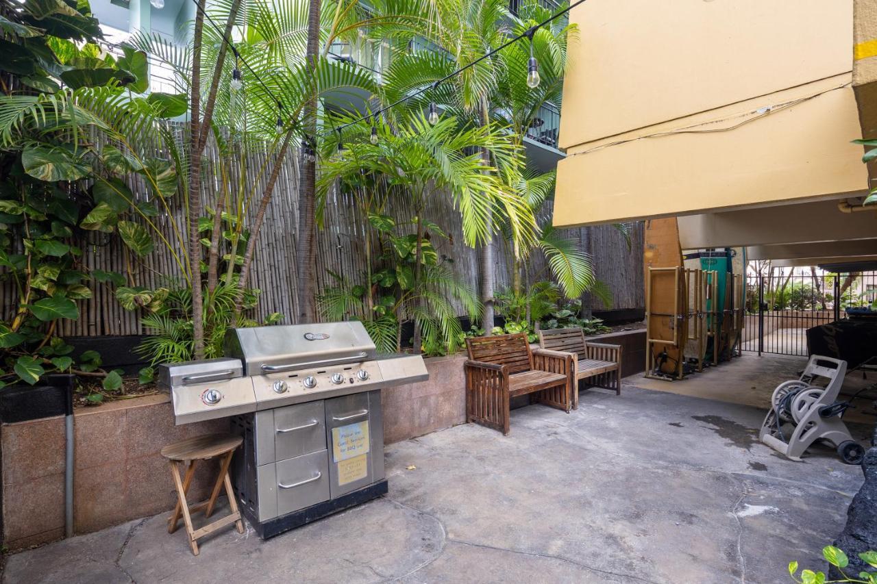 Gorgeous One Bedroom Bamboo Blocks From The Beach Honolulu Dış mekan fotoğraf