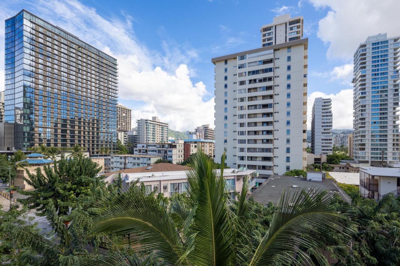 Gorgeous One Bedroom Bamboo Blocks From The Beach Honolulu Dış mekan fotoğraf