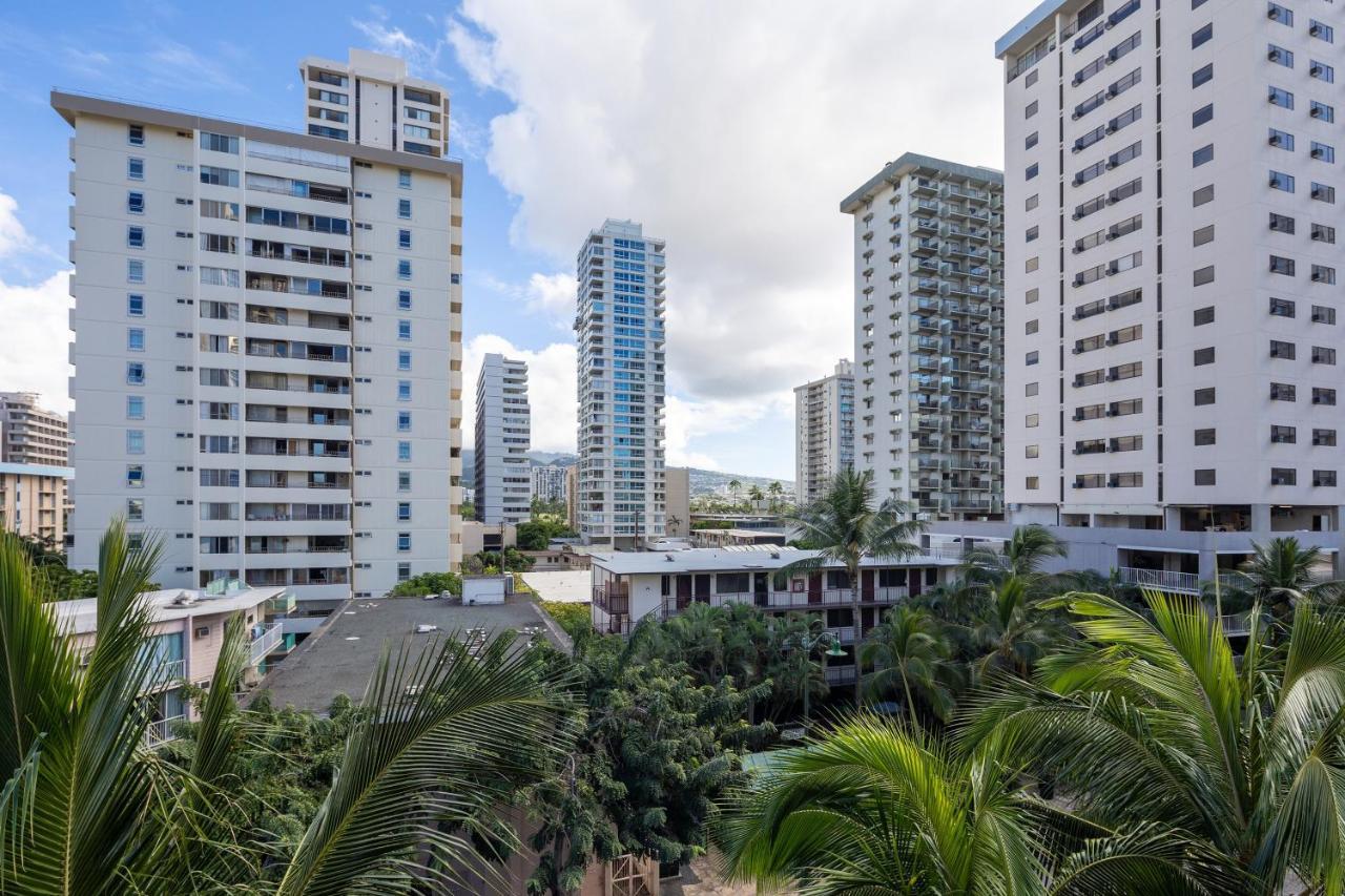 Gorgeous One Bedroom Bamboo Blocks From The Beach Honolulu Dış mekan fotoğraf